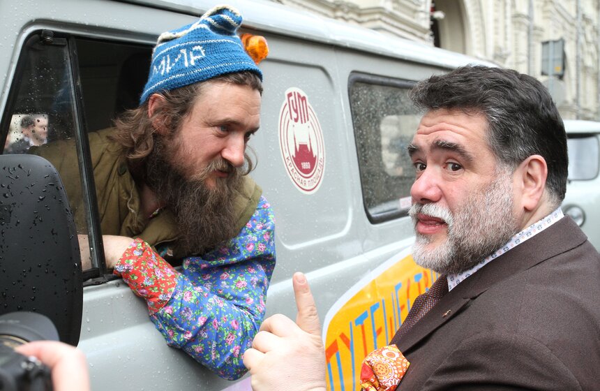 В ГУМе стартовал автопробег УАЗов "Путешествие Мира" 17 фото