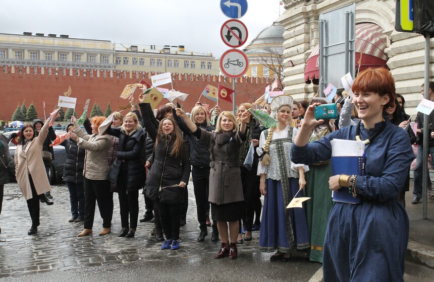В ГУМе стартовал автопробег УАЗов "Путешествие Мира" 20 фото
