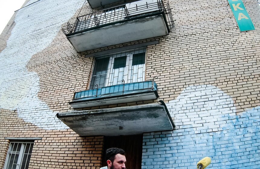 Стены столичных домов украсили граффити проекта "Город в словах" 10 фото