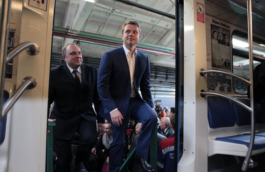 В метро запустили именной поезд "70 лет Великой Победе" 7 фото