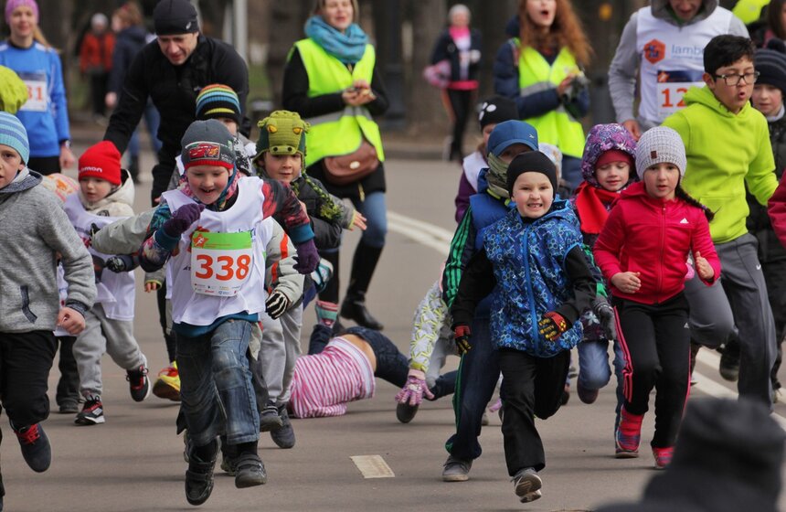 Вперед по жизни: Самые позитивные бегуны столицы 10 фото