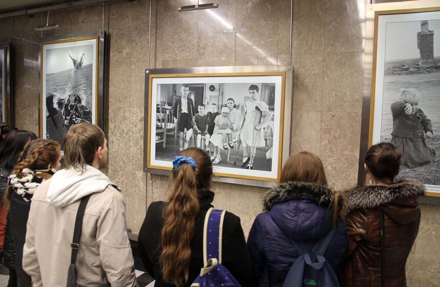 В галерее "Метро" открылась выставка фотографий ко Дню Победы 14 фото