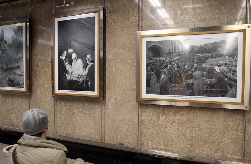 В галерее "Метро" открылась выставка фотографий ко Дню Победы 9 фото