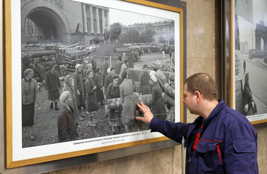 В галерее "Метро" открылась выставка фотографий ко Дню Победы 7 фото