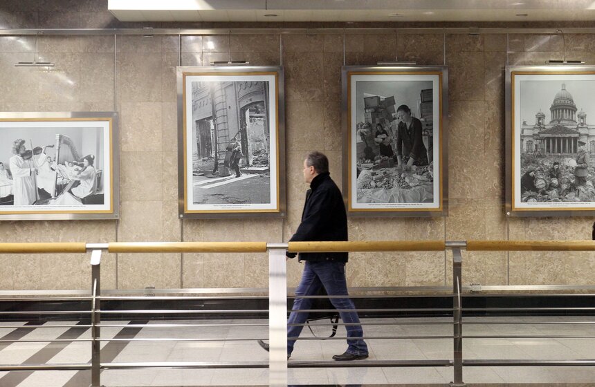 В галерее "Метро" открылась выставка фотографий ко Дню Победы 3 фото