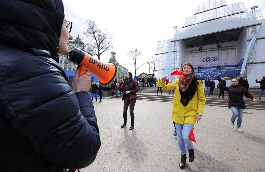 Гигантский аквариум и корабль: город украсили к "Рыбной неделе" 2 фото
