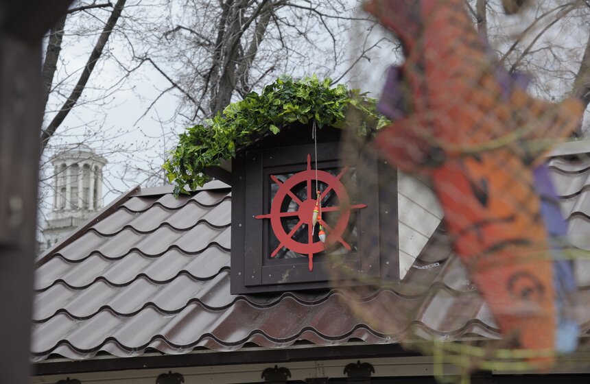 Гигантский аквариум и корабль: город украсили к "Рыбной неделе" 22 фото