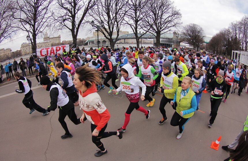 В парке Горького организовали благотворительный забег "Победа" 12 фото