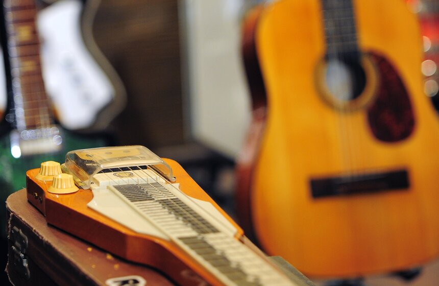 В столице открылась выставка советских гитар 10 фото