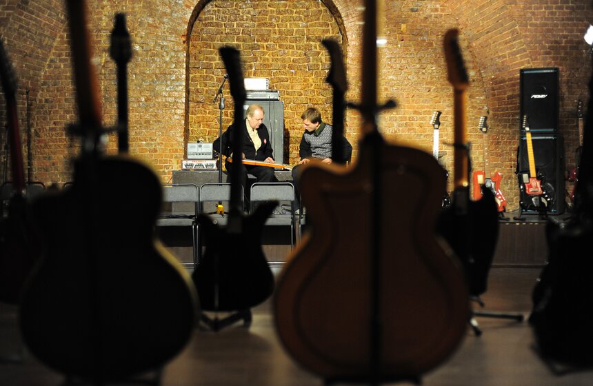 В столице открылась выставка советских гитар 11 фото