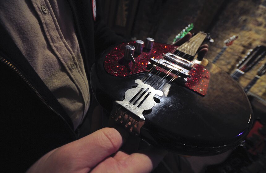 В столице открылась выставка советских гитар 2 фото