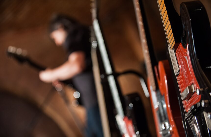 В столице открылась выставка советских гитар 21 фото