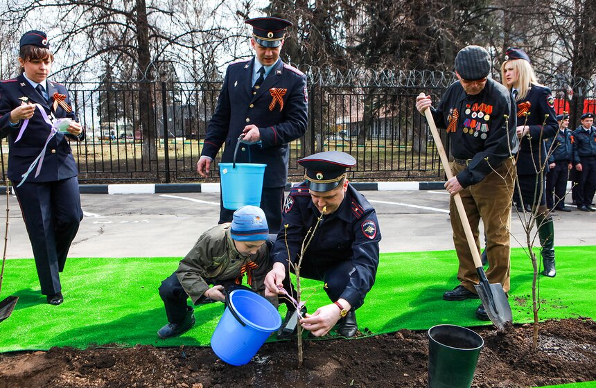 В УВД Южного округа прошла акция "Сирень Победы" 25 фото