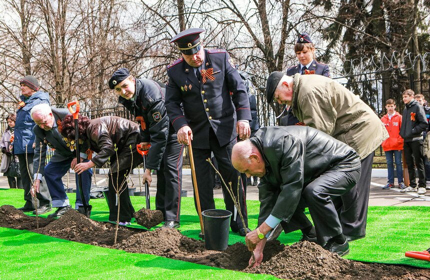 В УВД Южного округа прошла акция "Сирень Победы" 20 фото