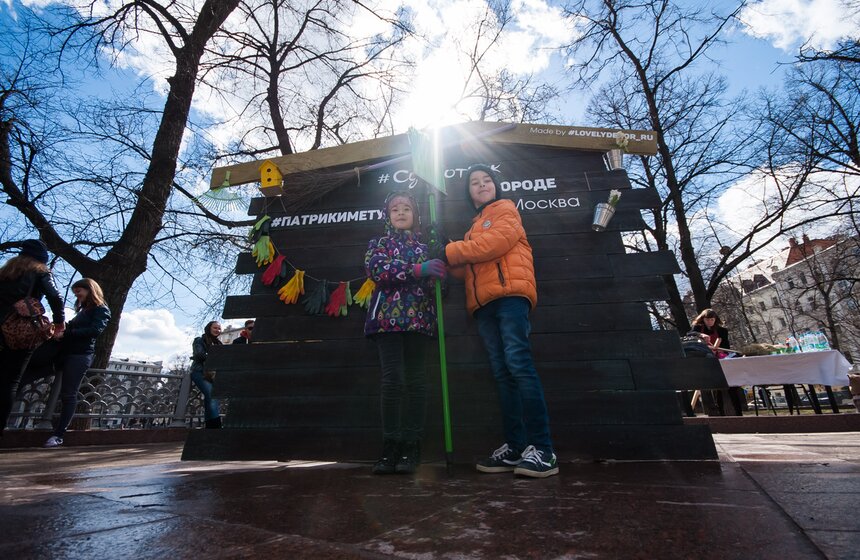 На Патриарших прудах прошел "МедиаСубботник" в виде квеста 18 фото