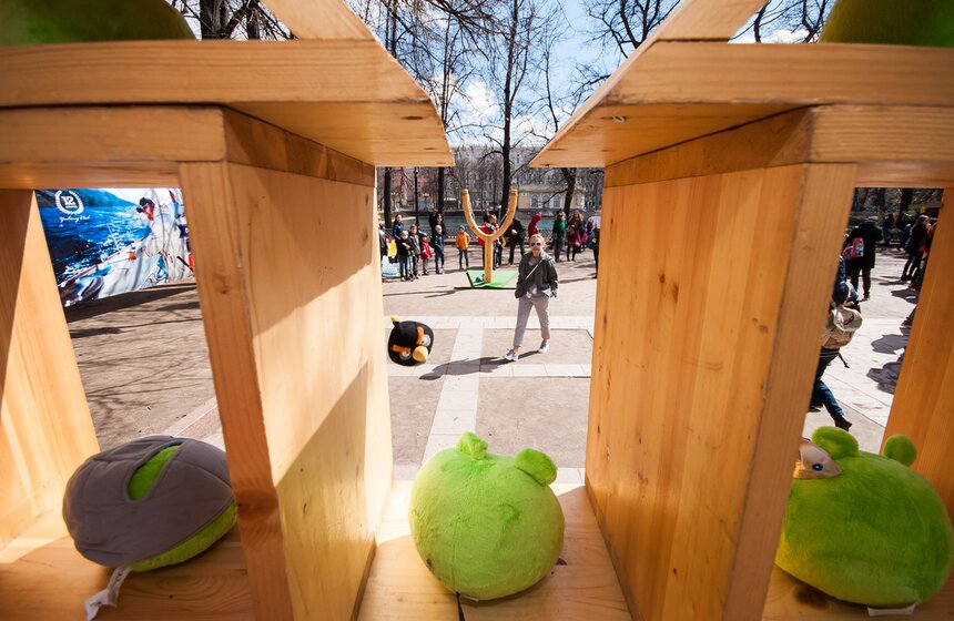 На Патриарших прудах прошел "МедиаСубботник" в виде квеста 16 фото