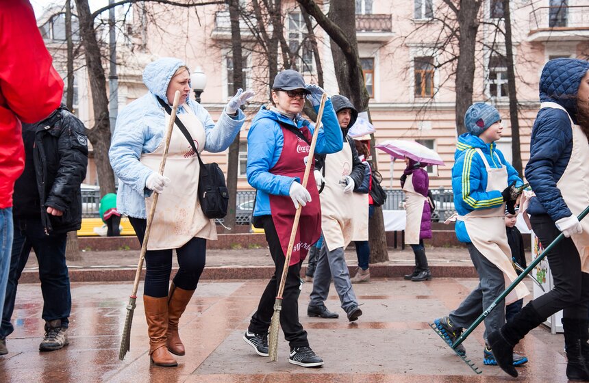 На Патриарших прудах прошел "МедиаСубботник" в виде квеста 4 фото