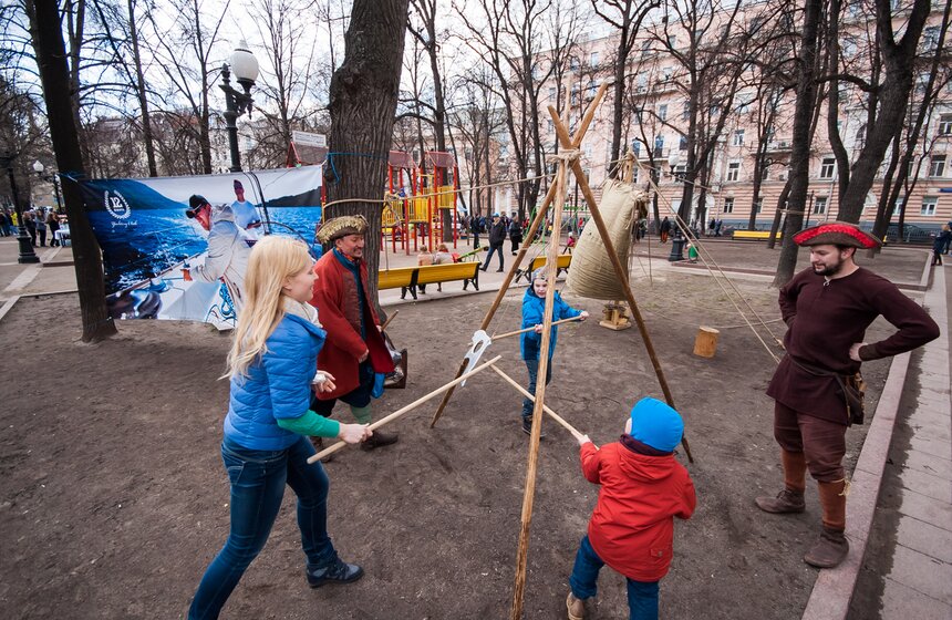 На Патриарших прудах прошел "МедиаСубботник" в виде квеста 21 фото