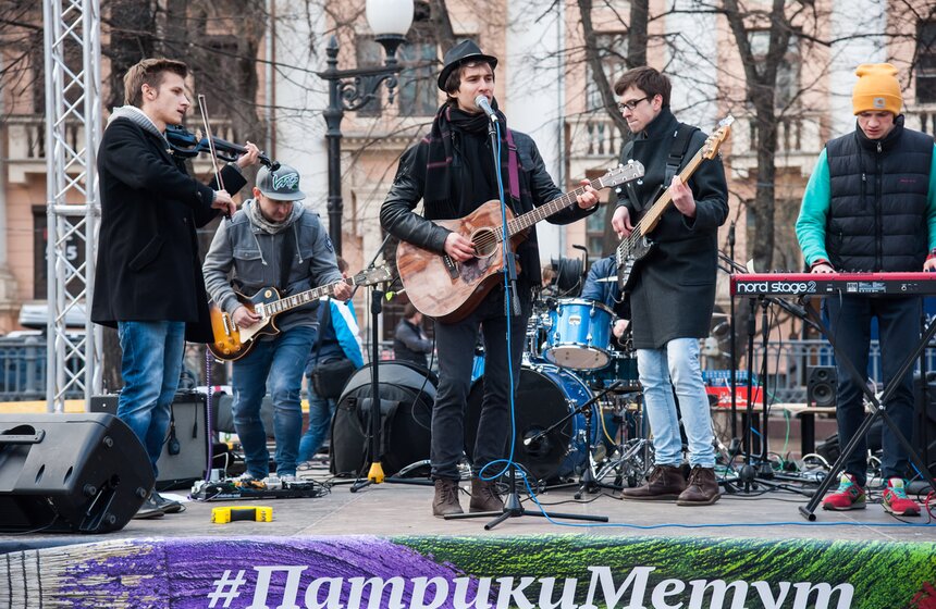 На Патриарших прудах прошел "МедиаСубботник" в виде квеста 27 фото