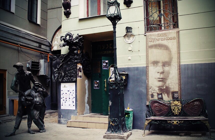 Появилась табличка "Запрещено разговаривать с незнакомцами" 20 фото