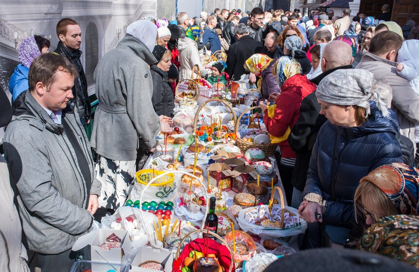 В столичных церквях освятили куличи и пасхи 17 фото