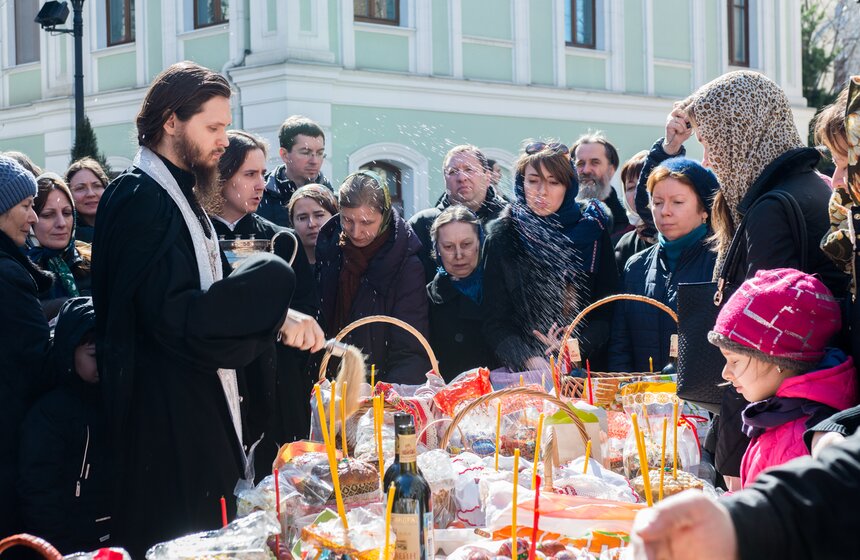 В столичных церквях освятили куличи и пасхи 27 фото