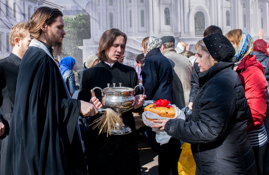 В столичных церквях освятили куличи и пасхи 21 фото
