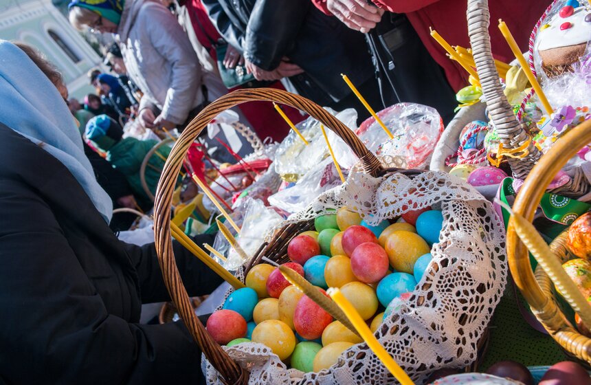 В столичных церквях освятили куличи и пасхи 19 фото