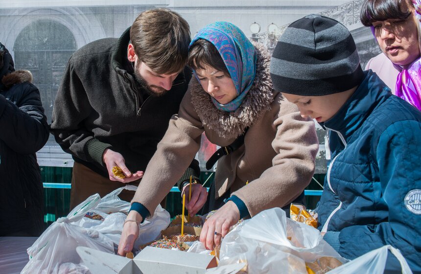 В столичных церквях освятили куличи и пасхи 22 фото