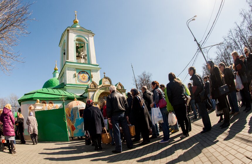 В столичных церквях освятили куличи и пасхи 1 фото