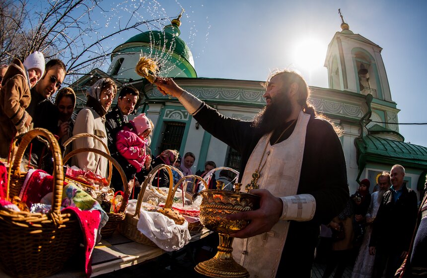 В столичных церквях освятили куличи и пасхи 4 фото