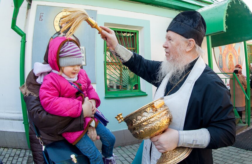В столичных церквях освятили куличи и пасхи 15 фото