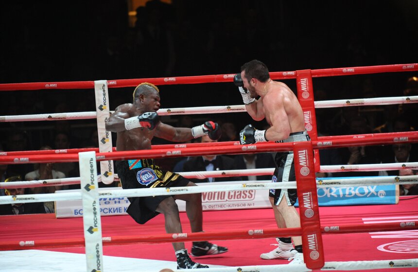Российский боксер Денис Лебедев победил француза Йоури Каленгу 17 фото