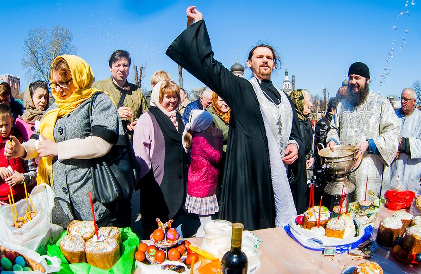 В столичных церквях освятили куличи и пасхи 30 фото