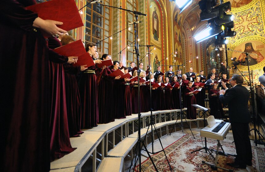 В храме Христа Спасителя прошло пасхальное богослужение 27 фото