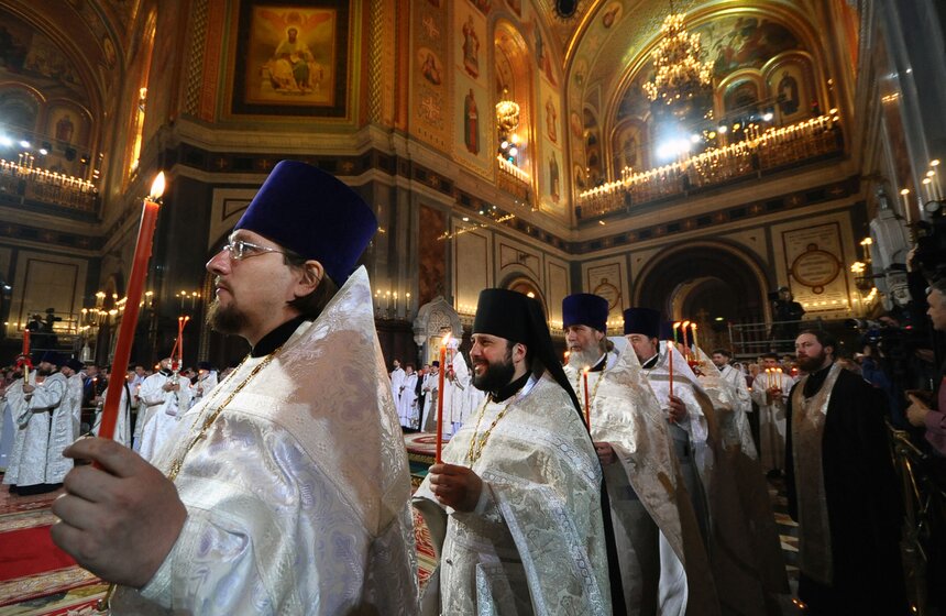 В храме Христа Спасителя прошло пасхальное богослужение 10 фото