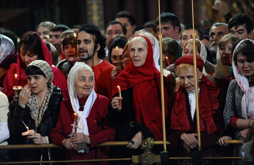 В храме Христа Спасителя прошло пасхальное богослужение 13 фото