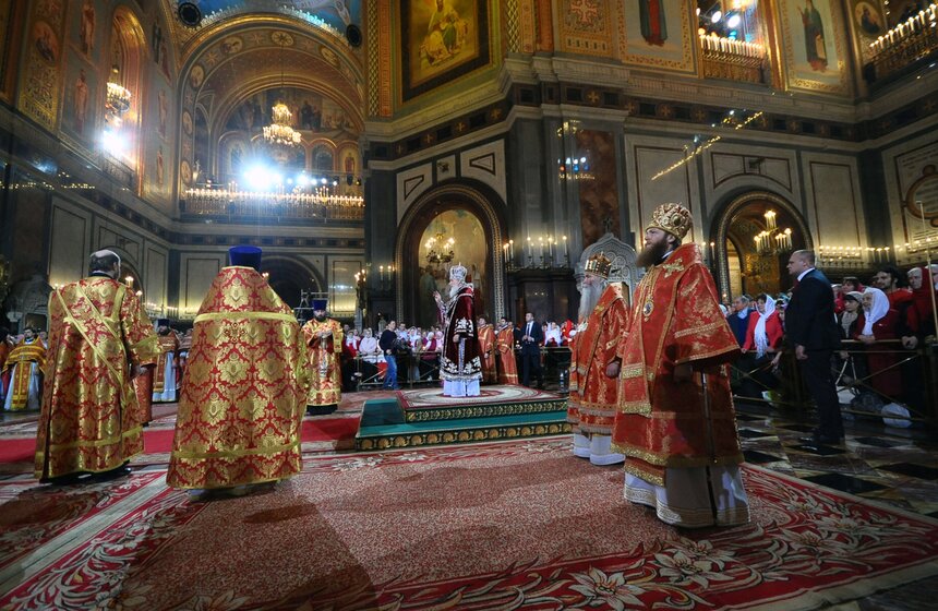 В храме Христа Спасителя прошло пасхальное богослужение 19 фото