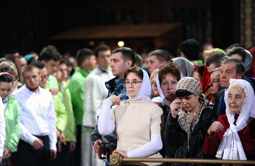 В храме Христа Спасителя прошло пасхальное богослужение 2 фото