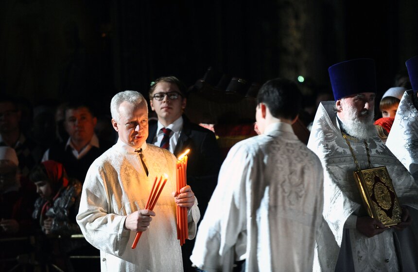 В храме Христа Спасителя прошло пасхальное богослужение 3 фото