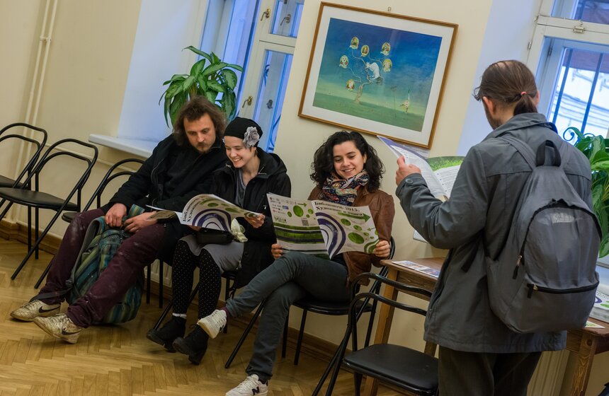 В библиотеке имени Тургенева стартовал проект "Художник и книга" 3 фото