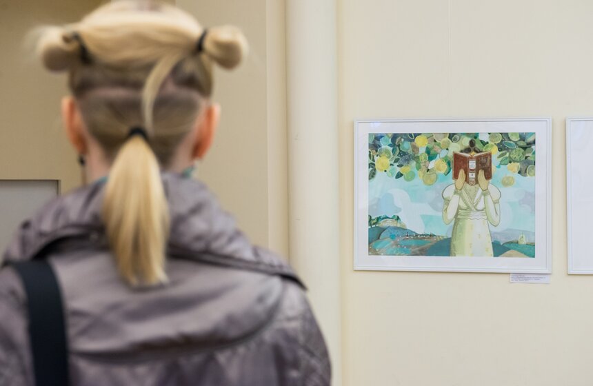 В библиотеке имени Тургенева стартовал проект "Художник и книга" 6 фото