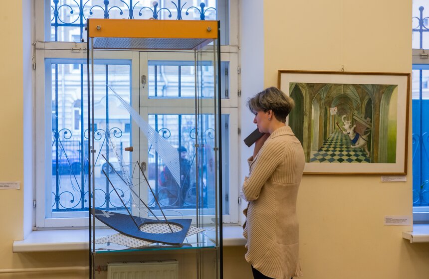 В библиотеке имени Тургенева стартовал проект "Художник и книга" 2 фото