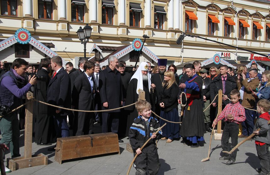 Мэр Москвы и патриарх Кирилл посетили фестиваль "Пасхальный дар" 10 фото