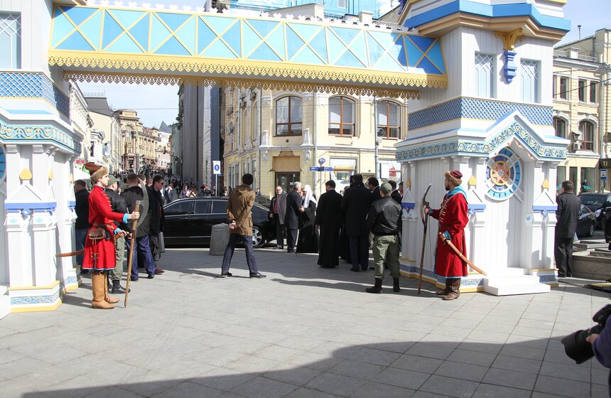 Мэр Москвы и патриарх Кирилл посетили фестиваль "Пасхальный дар" 3 фото