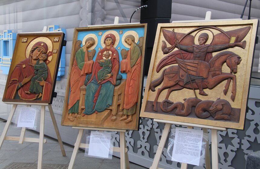 Мэр Москвы и патриарх Кирилл посетили фестиваль "Пасхальный дар" 17 фото