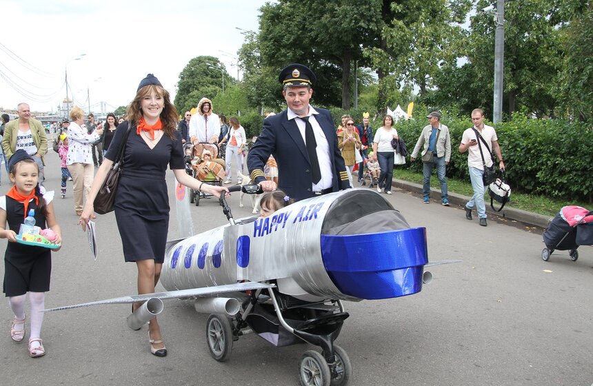 В парке Горького прошел "Парад колясок" 14 фото