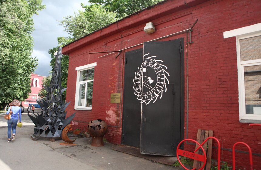 На заводе "Кристалл" состоялся фестиваль современного искусства 8 фото