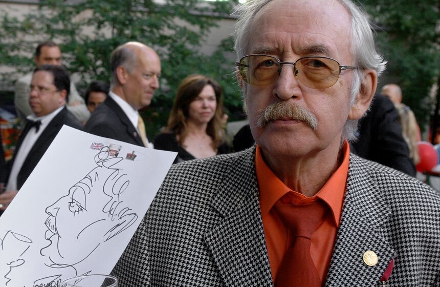 Актер Василий Ливанов на ежегодном приеме по случаю дня рождения королевы Елизаветы II, который состоялся в посольстве Великобритании. Фото: ТАСС/ Александр Саверкин