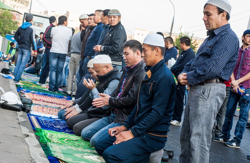 Празднование Ураза-байрам в Москве 2 фото